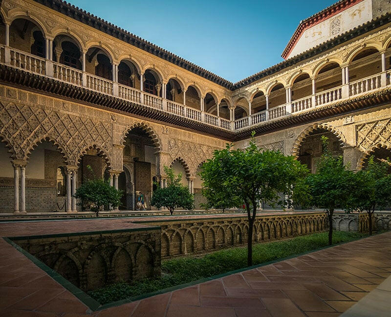 Real Alcázar da passagem de entrada de Sevilha